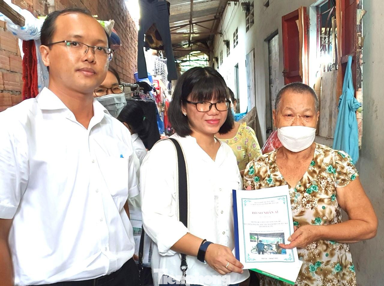 Trao hỗ trợ cho gia đình có hoàn cảnh khó khăn trên địa bàn tỉnh Bình Dương Trao hỗ trợ cho gia đình có hoàn cảnh khó khăn trên địa bàn tỉnh Bình Dương