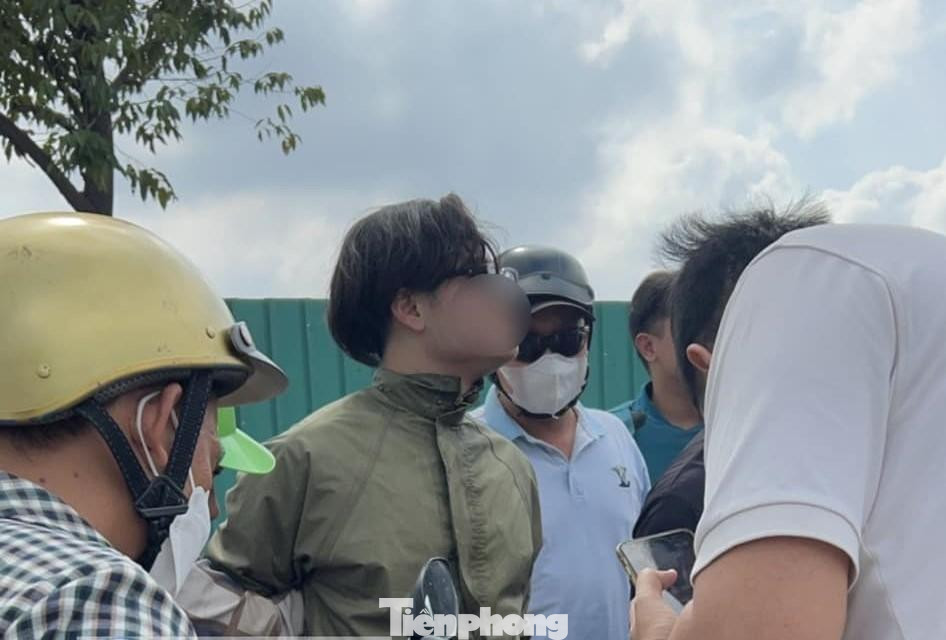 Nam thanh niên bị khống chế