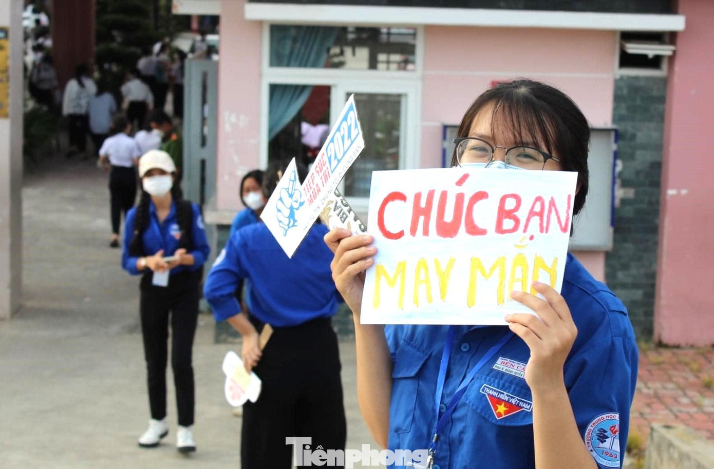 Ngoài ra, còn có mô hình xe ôm miễn phí chở thí sinh có hoàn cảnh khó khăn đến kỳ thi; thiết kế các tranh vẽ, clip cổ động mùa thi và vận động các nguồn lực hỗ trợ cho các địa điểm thi.