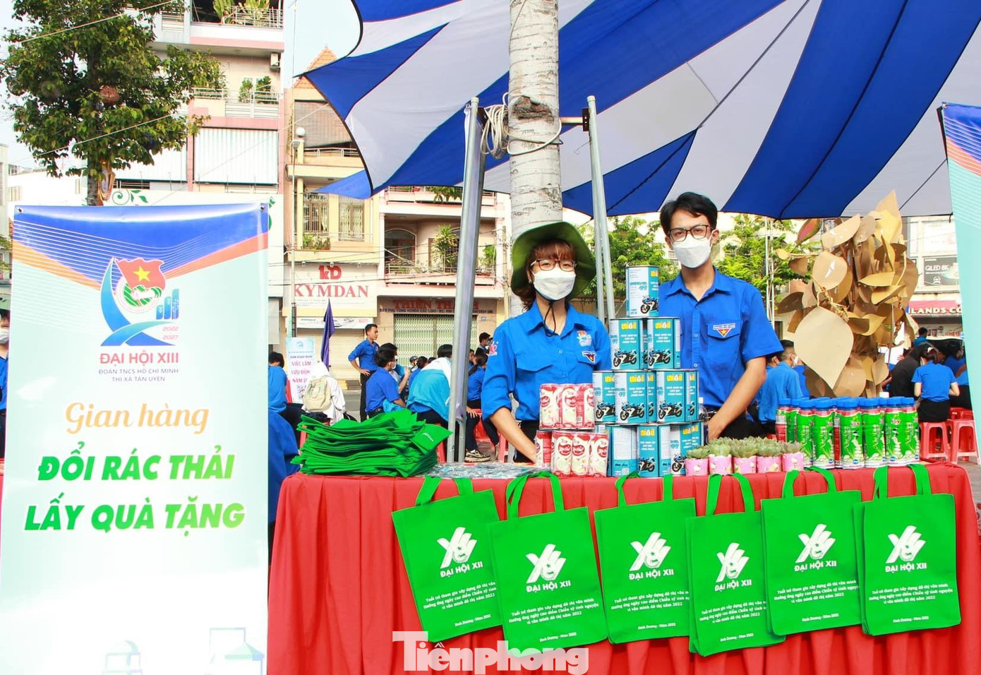 Chương trình đổi rác thải nhận quà