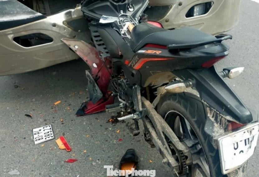 Chiếc xe máy có hai biển số khác nhau Chiếc xe máy có hai biển số khác nhau