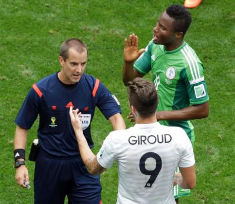 Trọng tài người Mỹ đi vào lịch sử World Cup ảnh 1