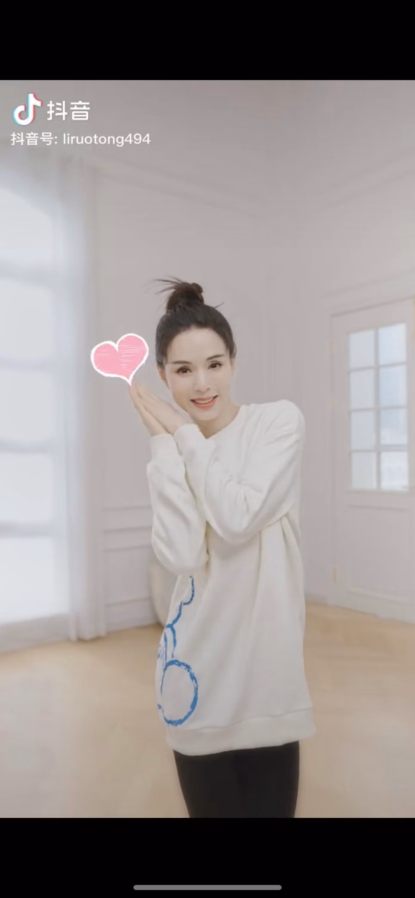 Lý Nhược Đồng trẻ trung, xinh đẹp tuổi 56.
