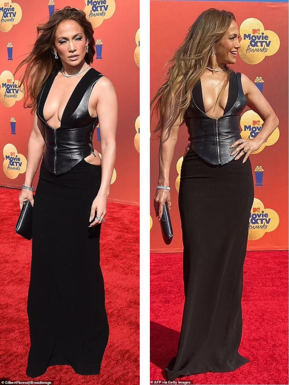 Jennifer Lopez là một trong mỹ nhân nổi bật nhất thảm đỏ Lễ trao giải MTV Movie & TV Awards 2022. Cô xuất hiện trong chiếc váy đen dài cắt khoét táo bạo ở thân trên kết hợp với áo da bó sát tôn vòng một "thả rông" nóng bỏng. Nữ ca sĩ 53 tuổi sở hữu hình thể săn chắc, quyến rũ không thua kém các đàn em đôi mươi, ba mươi. Tại sự kiện, Jennifer chiến thắng giải "Bài hát hay nhất" với "On My Way" trong phim "Marry Me". Jennifer Lopez là một trong mỹ nhân nổi bật nhất thảm đỏ Lễ trao giải MTV Movie & TV Awards 2022. Cô xuất hiện trong chiếc váy đen dài cắt khoét táo bạo ở thân trên kết hợp với áo da bó sát tôn vòng một "thả rông" nóng bỏng. Nữ ca sĩ 53 tuổi sở hữu hình thể săn chắc, quyến rũ không thua kém các đàn em đôi mươi, ba mươi. Tại sự kiện, Jennifer chiến thắng giải "Bài hát hay nhất" với "On My Way" trong phim "Marry Me".