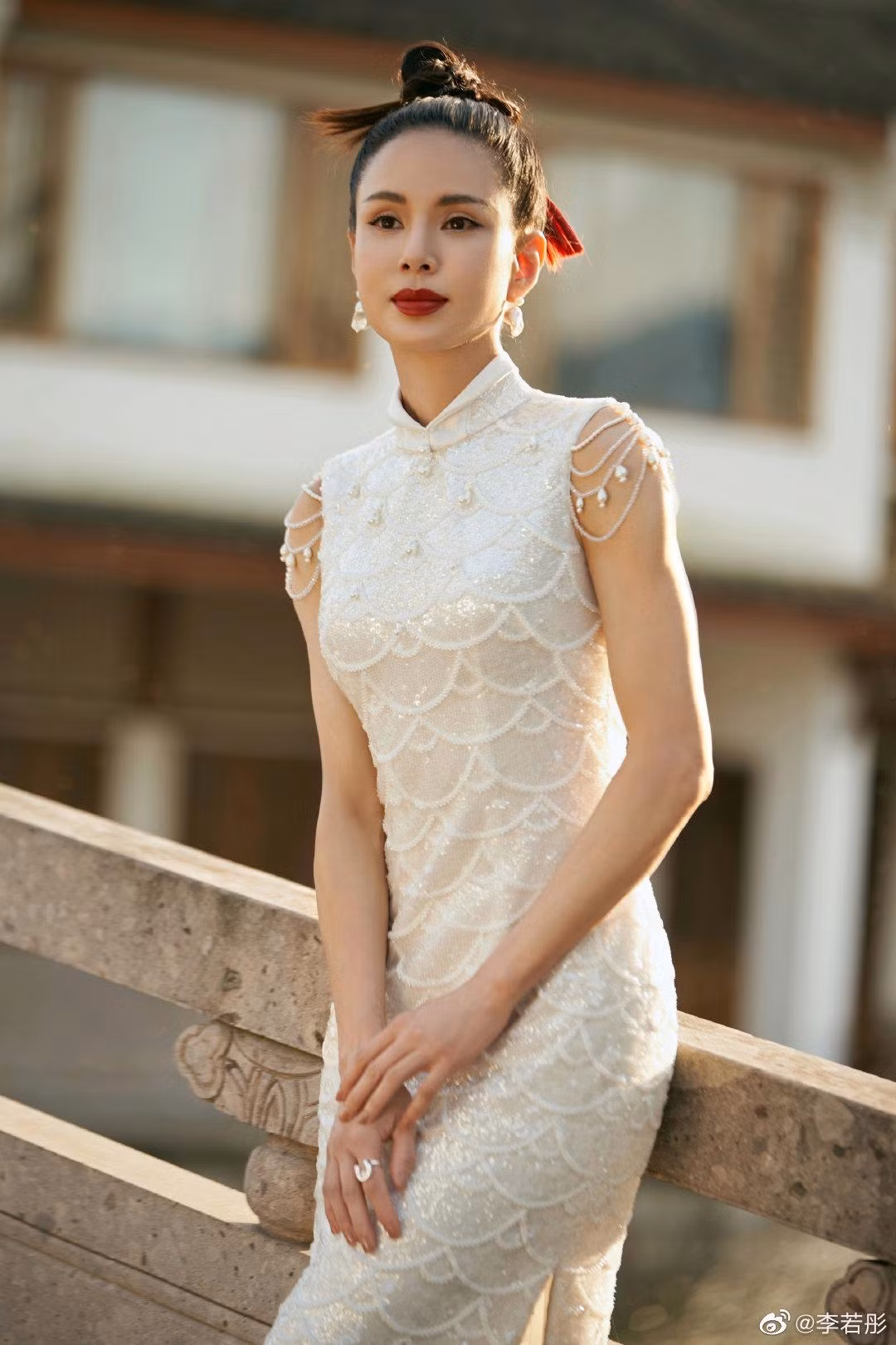 Lý Nhược Đồng giải thích không phải tự nhận mình là thiếu nữ 13-14 tuổi, mà mong muốn được sống mỗi giây đều tuyệt vời như thời còn trẻ con.
