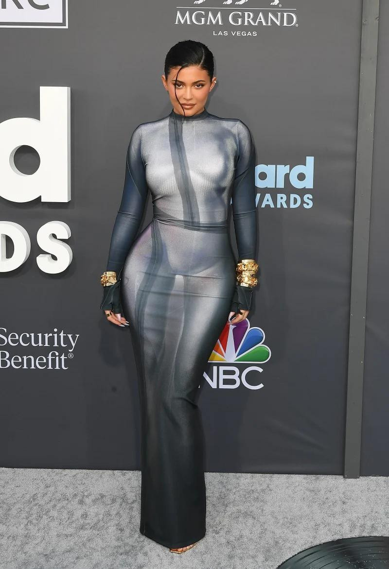 Kylie Jenner rất thích những bộ cánh lấy cảm hứng từ cơ thể phụ nữ. Kylie Jenner rất thích những bộ cánh lấy cảm hứng từ cơ thể phụ nữ.