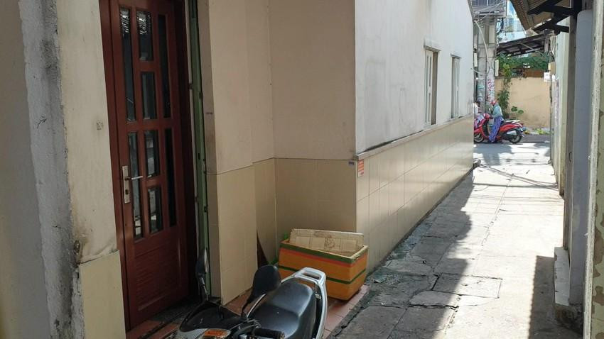 Hiện trường vụ án mạng là căn nhà trong hẻm đường Bùi Thế Mỹ, quận Tân Bình. Ảnh: NT
