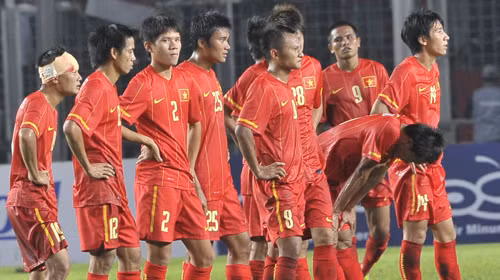 Các cầu thủ đội tuyển U-23 VN sau trận thua U-23 Indonesia 0-2