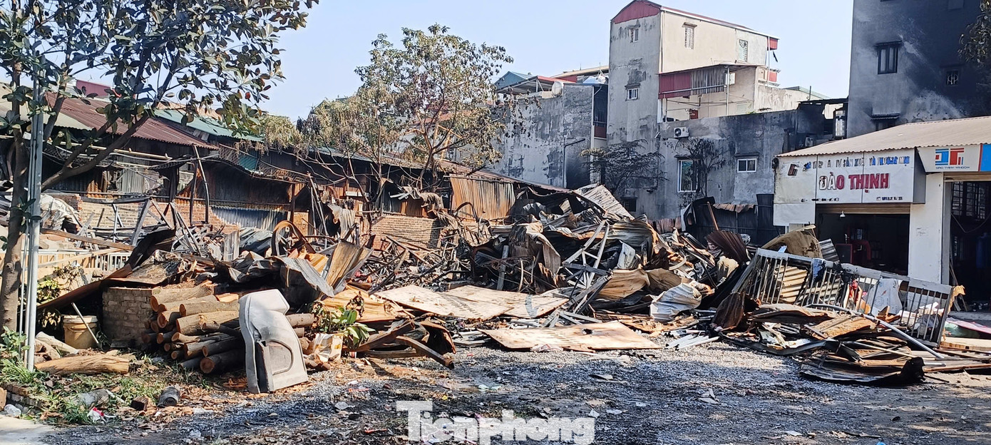 Đến 23h30 phút đám cháy được khống chế toàn bộ và đến 1 giờ ngày 19/11 đám cháy cơ bản được dập tắt.