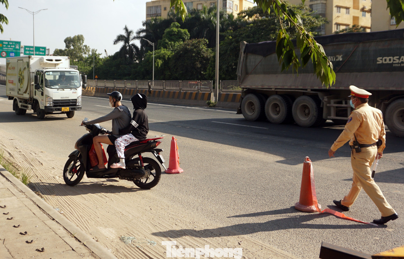 Một số trường hợp quay đầu xe bỏ chạy khi gặp lực lượng chức năng. Ảnh: Thanh Hà Một số trường hợp quay đầu xe bỏ chạy khi gặp lực lượng chức năng. Ảnh: Thanh Hà