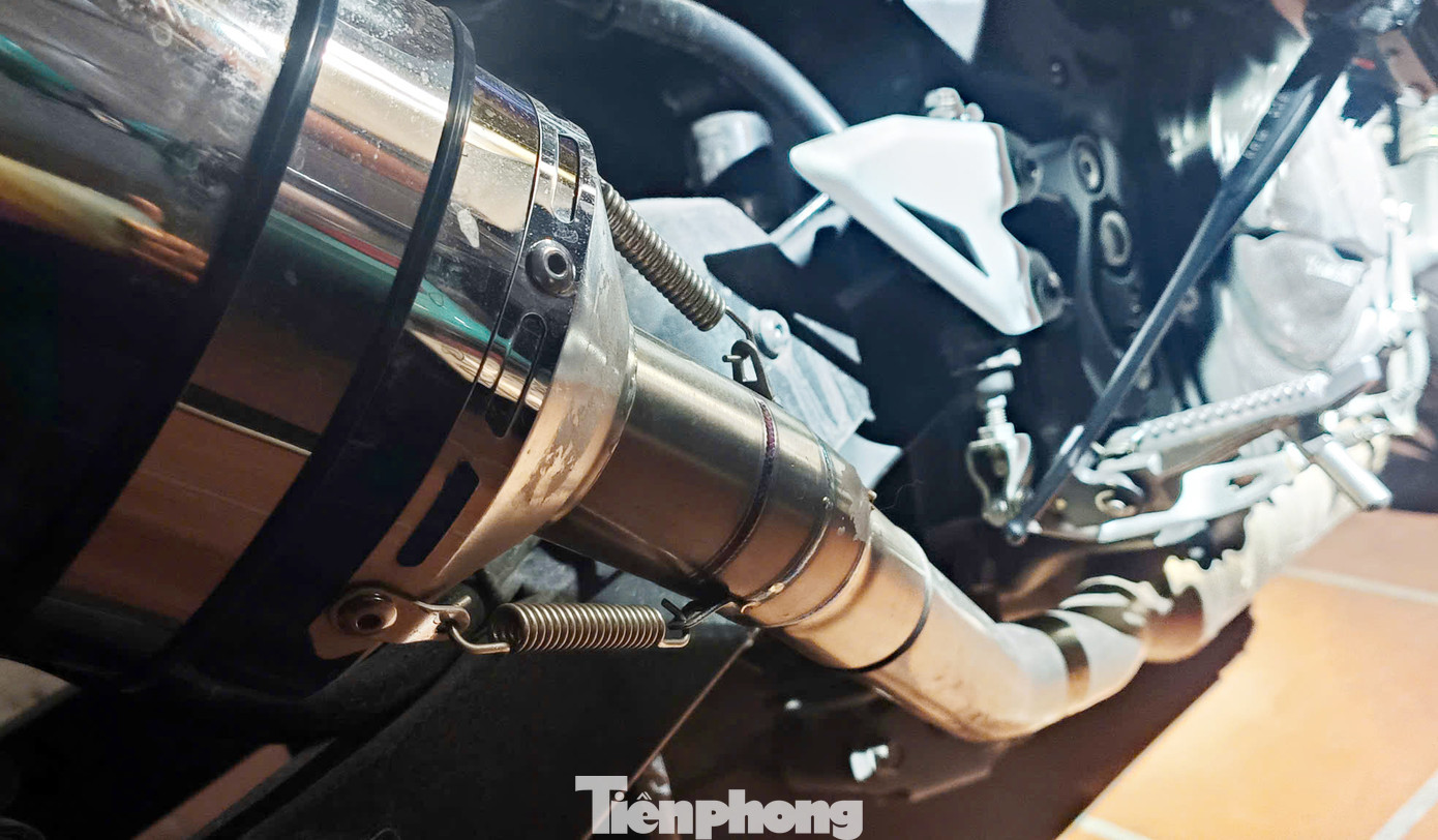 Hình ảnh xe phân khối lớn "độ" pô bị tổ công tác 141 phát hiện, kiểm tra Hình ảnh xe phân khối lớn "độ" pô bị tổ công tác 141 phát hiện, kiểm tra