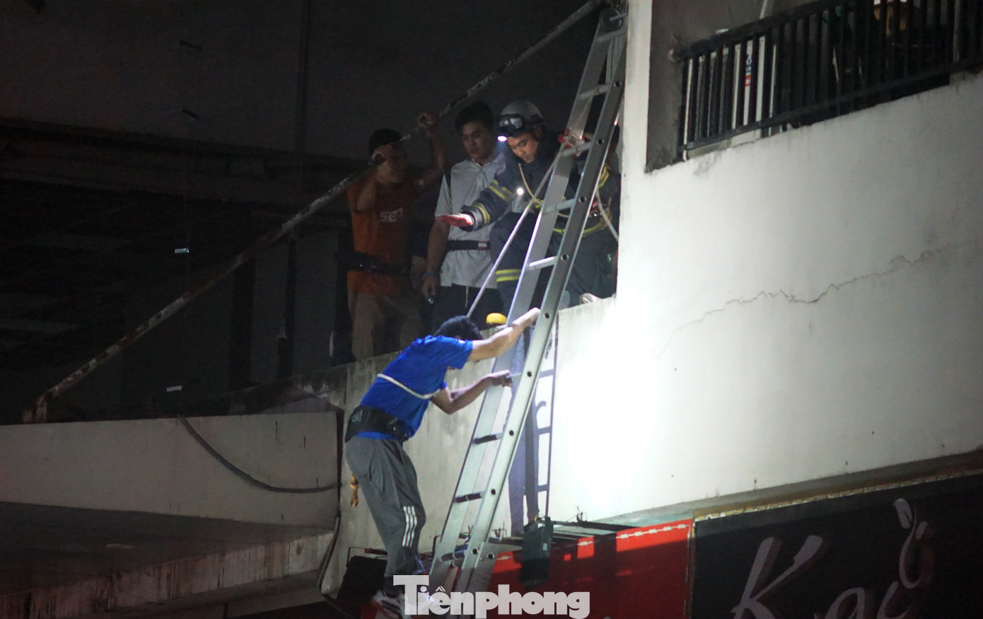 Tại thời điểm xảy ra cháy, đầu phun bị tắc do đóng cặn canxi dẫn đến hệ thống chữa cháy tự động không hoạt động.