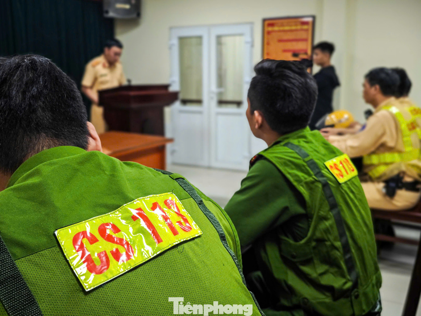 Thực hiện chỉ đạo của Công an thành phố Hà Nội về việc tăng cường lực lượng xử lý dứt điểm tình trạng thanh thiếu niên điều khiển xe máy lạng lách, đánh võng gây mất an ninh trật tự trên địa bàn, Phòng CSGT Công an thành phố đã chỉ đạo các đơn vị nắm tình hình, chủ động lên phương án phối hợp với các lực lượng triển khai các biện pháp để phòng ngừa xử lý quyết liệt với các trường hợp vi phạm.