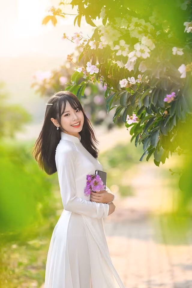 Hot girl Tài chính: 'Giới trẻ nên trải nghiệm để trưởng thành thay vì đứng yên' ảnh 1