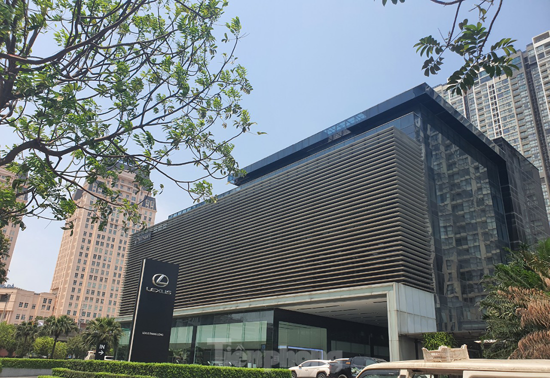 UBND TP sẽ có ý kiến với Liên minh HTX Việt Nam về phương án xử lý, giải quyết vướng mắc đối với tài sản trên đất để bàn giao mặt bằng, bán đấu giá theo quy định. UBND TP sẽ có ý kiến với Liên minh HTX Việt Nam về phương án xử lý, giải quyết vướng mắc đối với tài sản trên đất để bàn giao mặt bằng, bán đấu giá theo quy định.