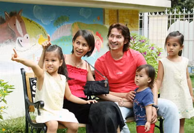 Hoàng Anh chọn cách sống bình yên với ba con khi đi du học bên nước ngoài. Hoàng Anh chọn cách sống bình yên với ba con khi đi du học bên nước ngoài.