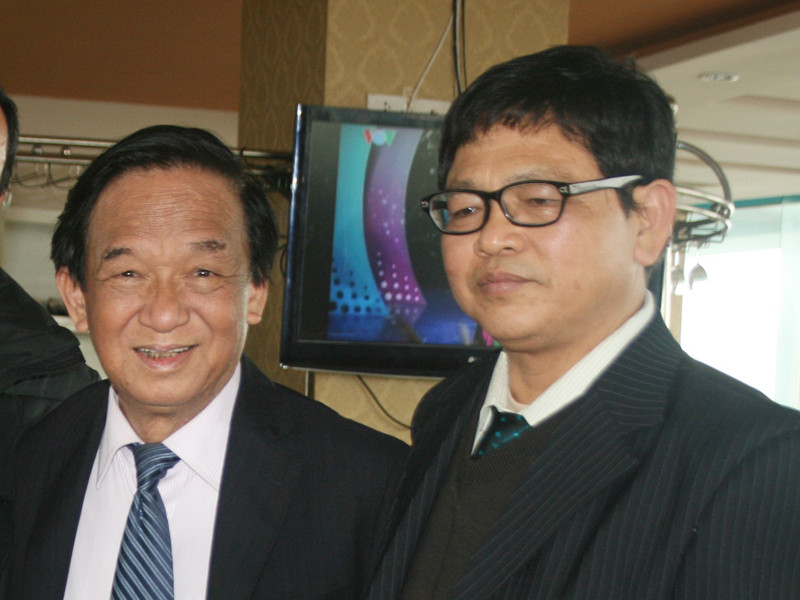 GS Nguyễn Lân Dũng và tác giả. GS Nguyễn Lân Dũng và tác giả