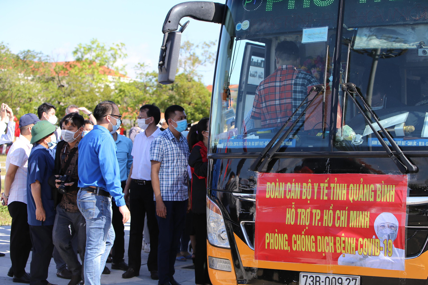 29 cán bộ y tế là các bác sĩ, điều dưỡng của ngành Y tế Quảng Bình và BV Hữu nghị Việt Nam - Cu Ba - Đồng Hới lên đường làm nhiệm vụ 29 cán bộ y tế là các bác sĩ, điều dưỡng của ngành Y tế Quảng Bình và BV Hữu nghị Việt Nam - Cu Ba - Đồng Hới lên đường làm nhiệm vụ