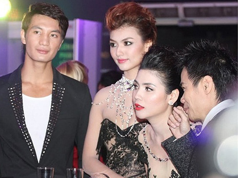 Nữ người mẫu trở thành tâm điểm chú ý ngay lập tức với bộ váy xuyên thấu