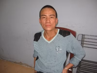 Nam thanh niên khai nhận là Lê Văn Huy (SN 1978, quê Can Lộc, Hà Tĩnh). Nam thanh niên khai nhận là Lê Văn Huy (SN 1978, quê ở Can Lộc, Hà Tĩnh)