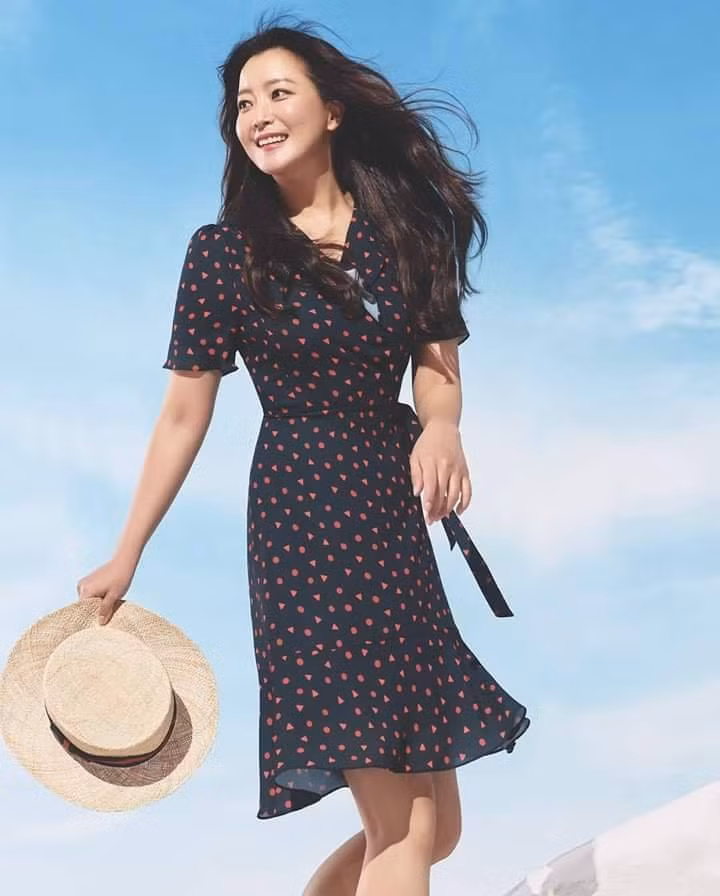 'Đệ nhất mỹ nhân xứ Hàn' Kim Hee Sun trẻ đẹp khó đoán tuổi ảnh 15
