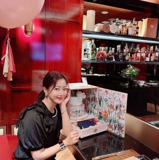 'Đệ nhất mỹ nhân xứ Hàn' Kim Hee Sun trẻ đẹp khó đoán tuổi ảnh 5