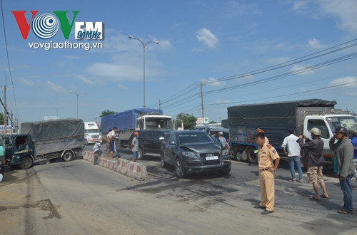 7 ô tô đâm nhau loạn xạ trên quốc lộ ảnh 1