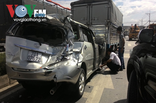 7 ô tô đâm nhau loạn xạ trên quốc lộ ảnh 8