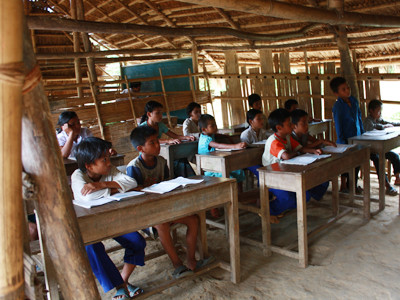 Điều kiện học tập khó khăn của học sinh vùng sâu vùng xa. Điều kiện học tập khó khăn của học sinh vùng sâu vùng xa