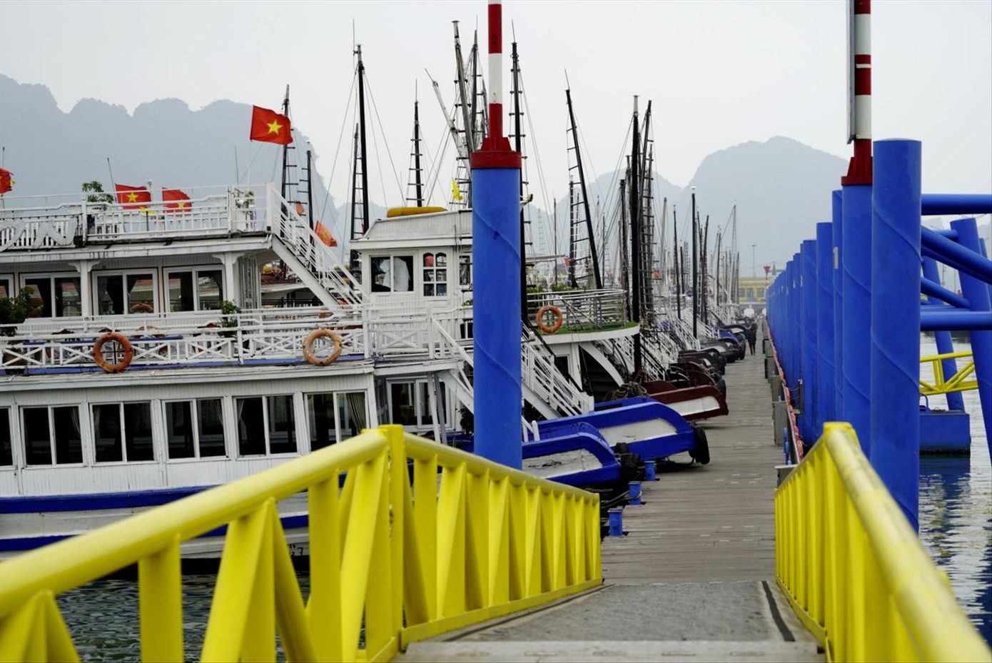 Tàu du lịch thăm vịnh Hạ Long “đóng băng” hơn 2 năm qua vì đại dịch COVID-19