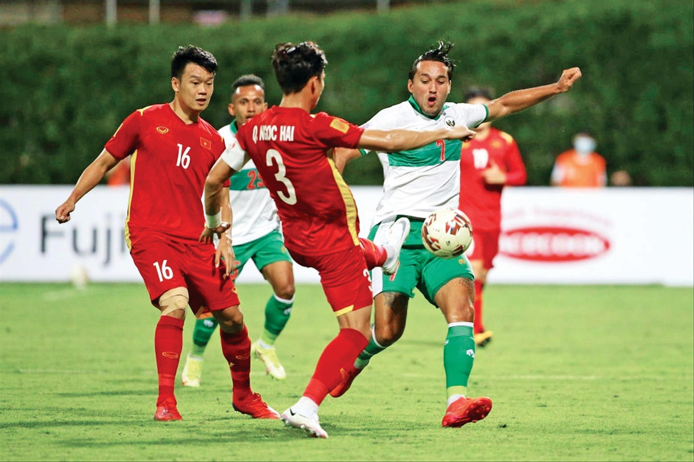 Đội tuyển Việt Nam &quot;nổi sóng&quot; với quyết định cho Quế Ngọc Hải thôi đeo băng thủ quân của HLV Park Hang-seo