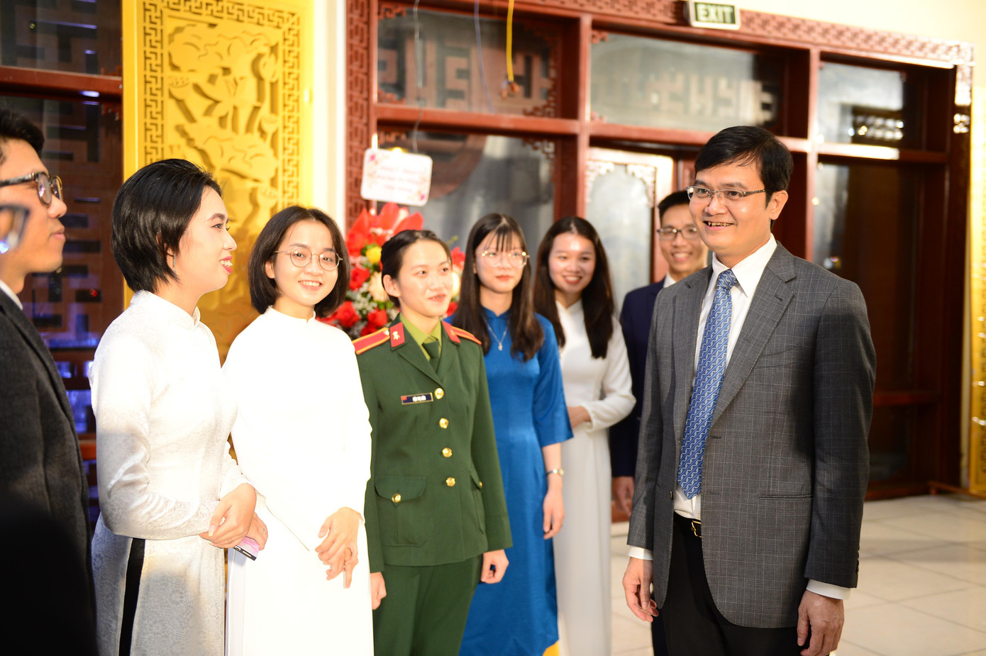 Bí thư thứ nhất T.Ư Đoàn Bùi Quang Huy trò chuyện với các tài năng trẻ về khoa học công nghệ. Ảnh: Dương Triều Bí thư thứ nhất T.Ư Đoàn Bùi Quang Huy trò chuyện với các tài năng trẻ về khoa học công nghệ. Ảnh: Dương Triều