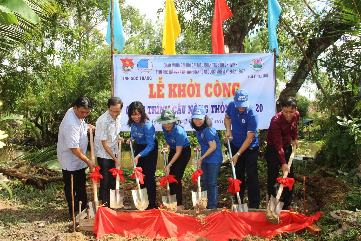 Tỉnh Đoàn Sóc Trăng khởi công xây dựng cầu nông thôn Tỉnh Đoàn Sóc Trăng khởi công xây dựng cầu nông thôn