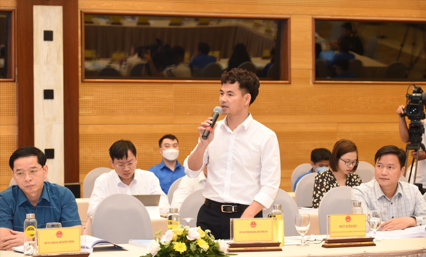 Các đại biểu tham dự hội thảo “Không gian mạng và sứ mệnh bảo vệ biên cương văn hóa tư tưởng của tuổi trẻ”. Ảnh: Xuân Tùng