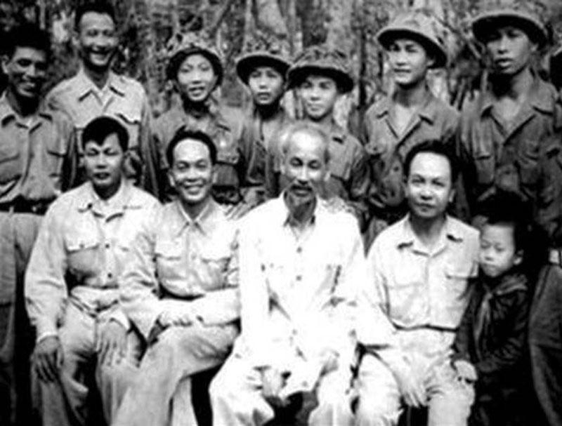 Các chiến sĩ Điện Biên mừng sinh nhật Bác (19/5/1954) Các chiến sĩ Điện Biên mừng sinh nhật Bác (19/5/1954)