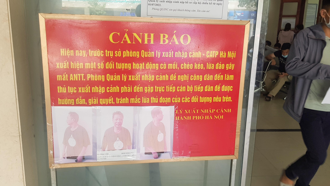 Cảnh báo của cơ quan công an tại Phòng Quản lý xuất nhập cảnh (Công an TP Hà Nội), số 44 Phạm Ngọc Thạch, Hà Nội
