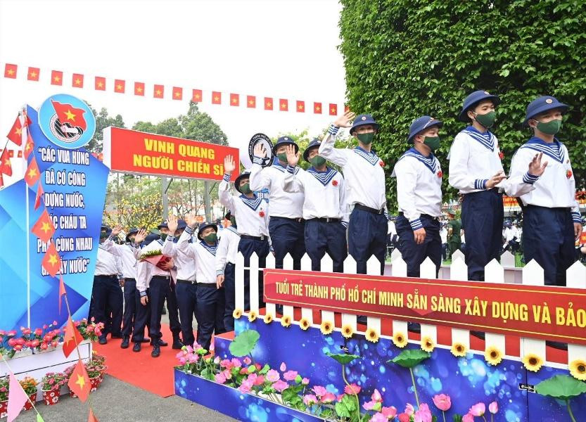 Thanh niên TPHCM lên đường nhập ngũ. Ảnh: Ngô Tùng