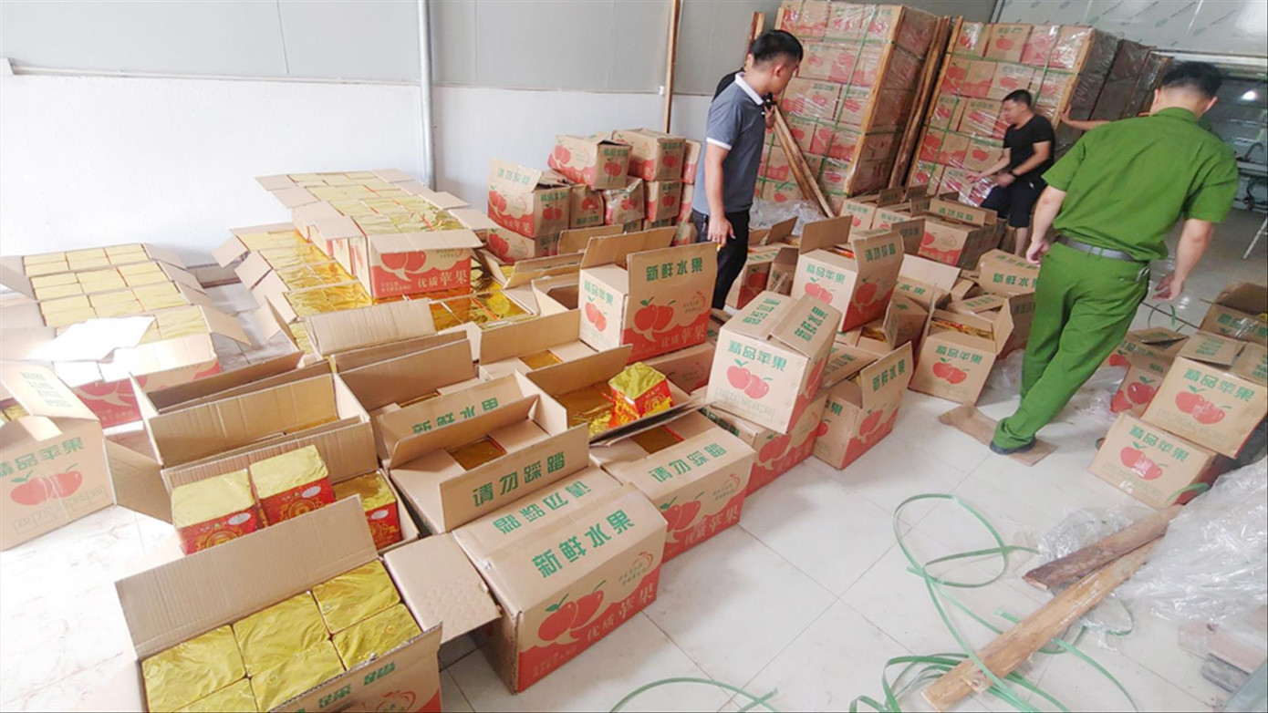 Công an tỉnh Bắc Giang triệt phá vụ tàng trữ hơn 6,4 tấn pháo ở huyện Việt Yên Công an tỉnh Bắc Giang triệt phá vụ tàng trữ hơn 6,4 tấn pháo ở huyện Việt Yên