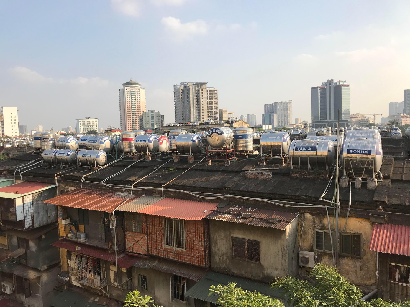 Khi nhà chung cư xây mới có niên hạn, Hà Nội sẽ dễ phá chung cư cũ nát để xây mới. Ảnh: Minh Duy