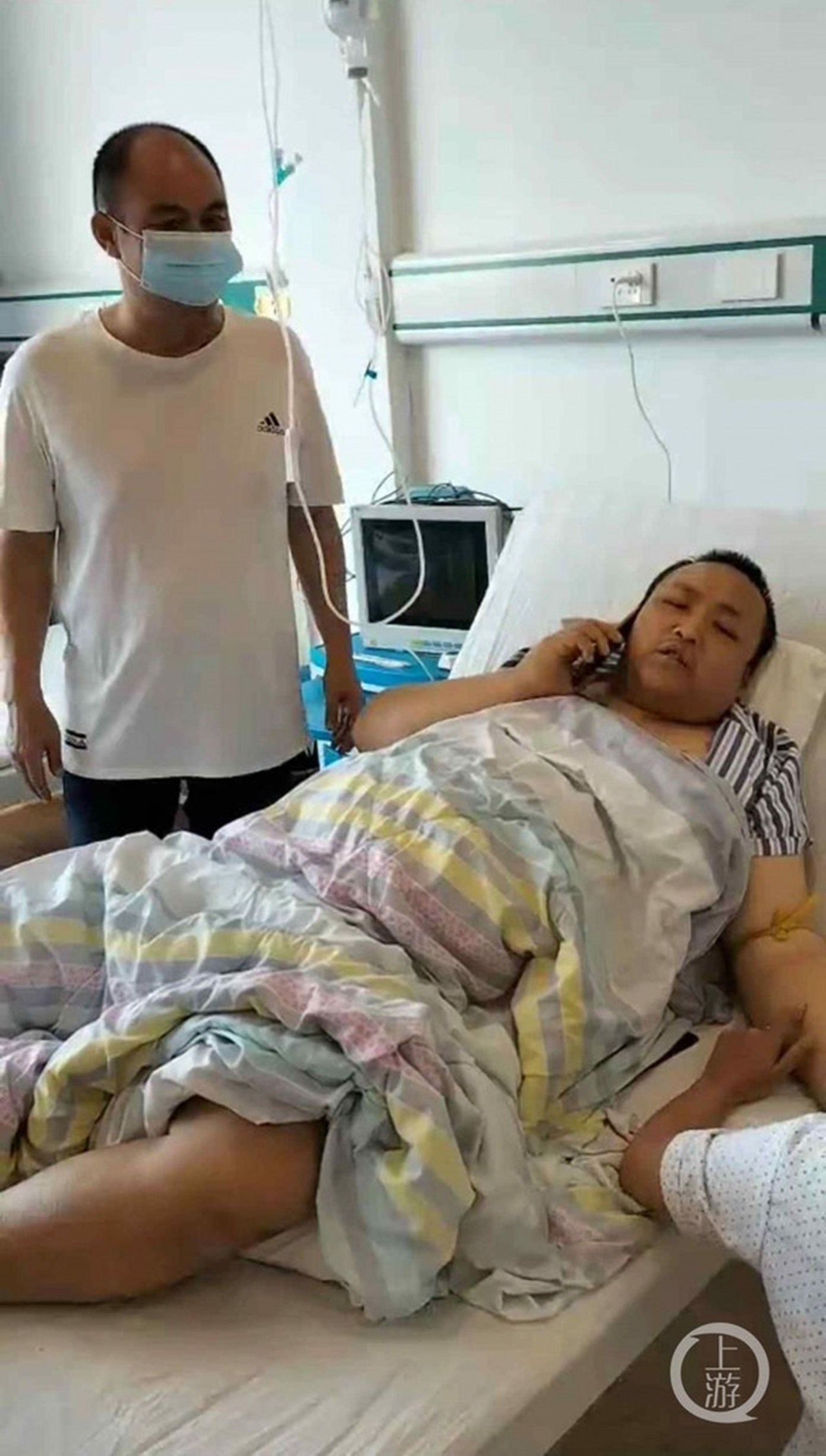 Nạn nhân Li Ya đang bình phục dần tại bệnh viện sau khi được cứu Nạn nhân Li Ya đang bình phục dần tại bệnh viện sau khi được cứu