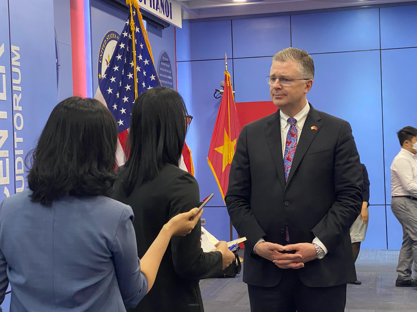 Trợ lý Ngoại trưởng Mỹ Daniel Kritenbrink tại Hà Nội ngày 12/10. Ảnh: Thu Loan Trợ lý Ngoại trưởng Mỹ Daniel Kritenbrink tại Hà Nội ngày 12/10. Ảnh: Thu Loan