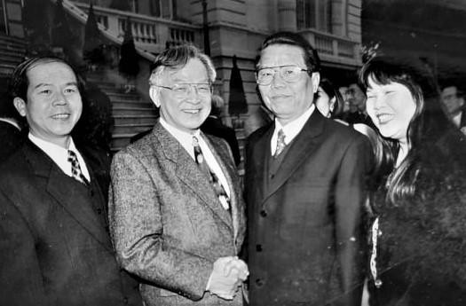 Ông Bùi Kiến Thành với nguyên Chủ tịch nước Trần Đức Lương