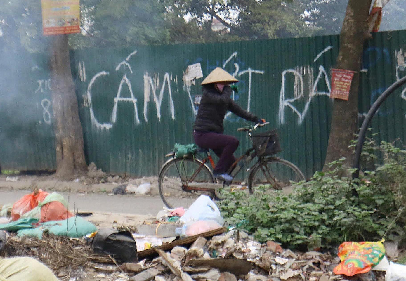 Khói bụi ô nhiễm trên đường vành đai 2,5 Hà Nội. Ảnh: Như ý Khói bụi ô nhiễm trên đường vành đai 2,5 Hà Nội. Ảnh: Như ý