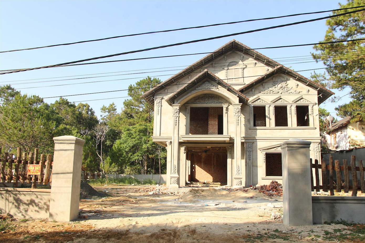 Giá trị mỗi lô biệt thự ở thị trấn Măng Đen (huyện Kon Plông, tỉnh Kon Tum) từ 13-30 tỷ đồng Giá trị mỗi lô biệt thự ở thị trấn Măng Đen (huyện Kon Plông, tỉnh Kon Tum) từ 13-30 tỷ đồng