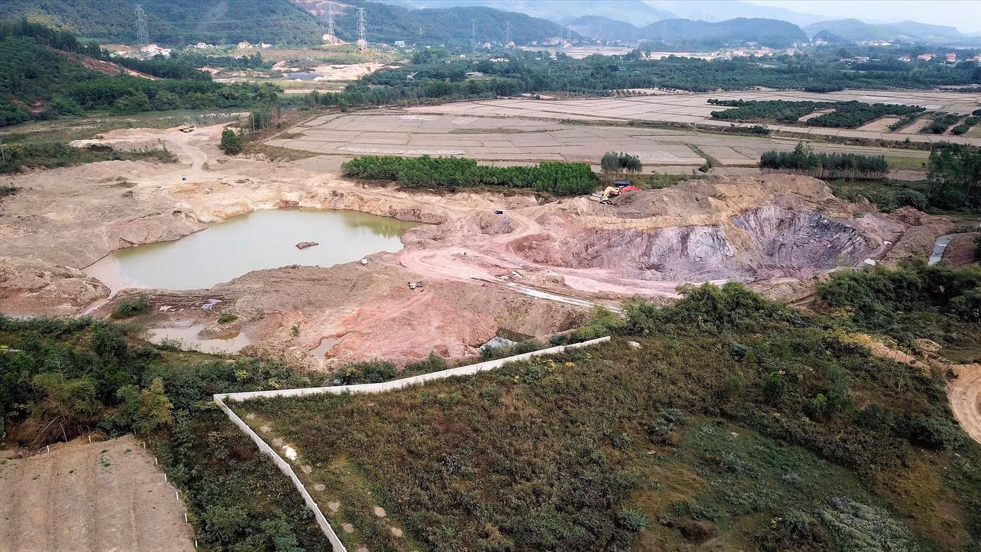 Đại công trường “sét tặc” lớn nhất Quảng Ninh. Ảnh: Hoàng Dương