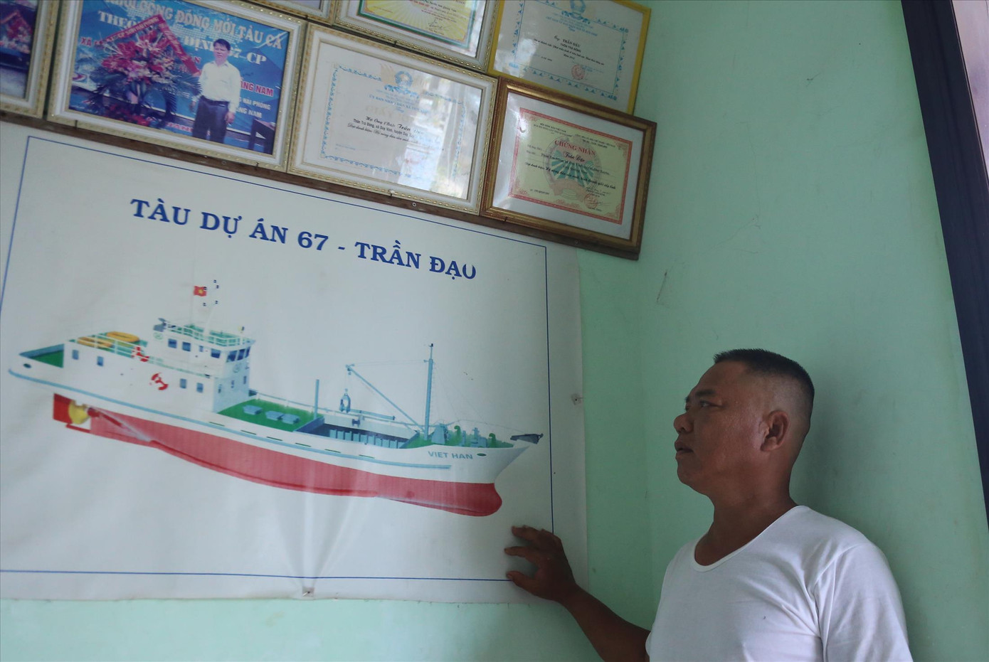 Ngư dân Trần Đậu sau 6 năm sở hữu con tàu vỏ thép buộc phải thanh lý con tàu và mang nợ hàng chục tỷ đồng Ngư dân Trần Đậu sau 6 năm sở hữu con tàu vỏ thép buộc phải thanh lý con tàu và mang nợ hàng chục tỷ đồng