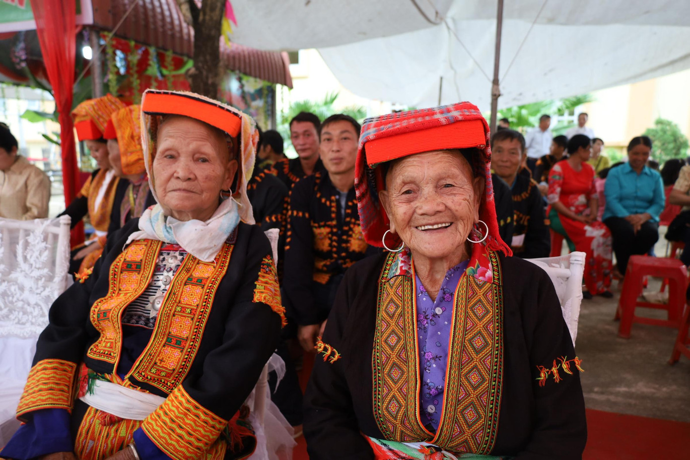 Đồng bào Dao Mẫu Sơn phấn khởi tham gia ngày hội Đại đoàn kết. Ảnh: Duy Chiến Đồng bào Dao Mẫu Sơn phấn khởi tham gia ngày hội Đại đoàn kết. Ảnh: Duy Chiến