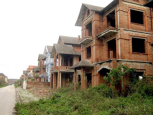 Nhiều dự án BĐS phía Tây Hà Nội bỏ hoang sau "cơn sốt" đi qua Nhiều dự án BĐS phía Tây Hà Nội bỏ hoang sau "cơn sốt" đi qua