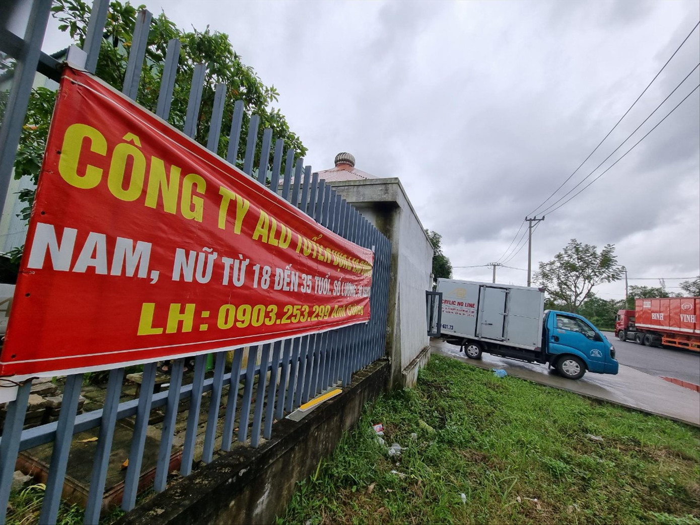 Trong bối cảnh khó khăn chung, các doanh nghiệp tuyển dụng là tín hiệu vui cho công nhân, người lao động. Ảnh: Thanh Trần Trong bối cảnh khó khăn chung, các doanh nghiệp tuyển dụng là tín hiệu vui cho công nhân, người lao động. Ảnh: Thanh Trần