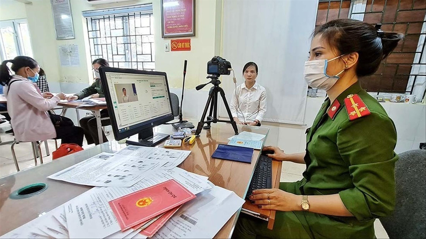 Công dân thực hiện thủ tục làm CCCD có thể mở tài khoản định danh điện tử